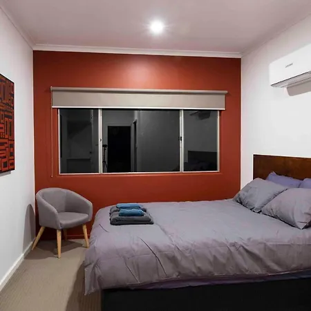 4 Bedrooms, 2 Bathrooms In Alice Springs Exterior photo