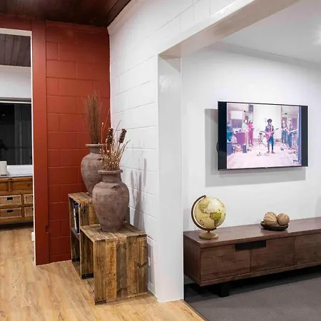 4 Bedrooms, 2 Bathrooms In Alice Springs Exterior photo