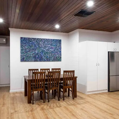 4 Bedrooms, 2 Bathrooms In Alice Springs Exterior photo
